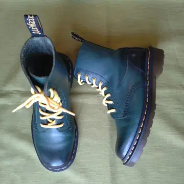 [ Dr.Martens(AirWair) 닥터마틴 8홀 부츠 모델 ]