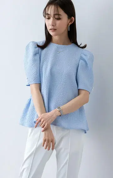 아메노치하레 프릴 달린 페플럼 상의 반팔