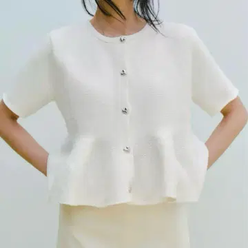 ZARA 화이트 하트 버튼 니트 페플럼 니트 자켓