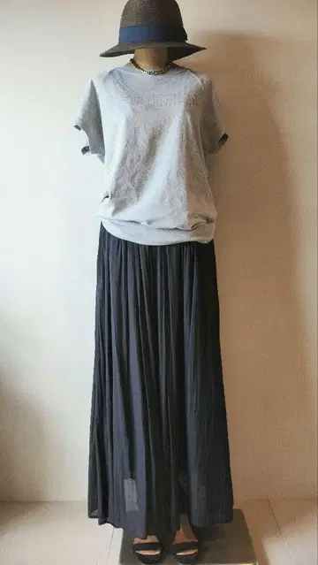 C6481 로고T x 스커트 코디