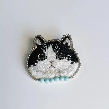 하치와레 고양이 자수 얼굴 브로치