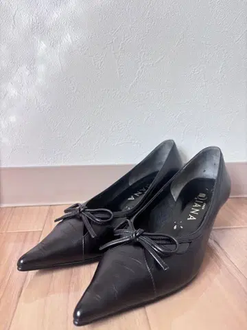 GINZA DIANA 블랙 펌프스 22cm