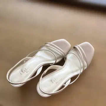 [미사용 새상품] 아르테미스 바이 다이애나 주트 웨지 스트랩 샌들 L