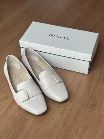 REGAL 화이트 로퍼 플랫 신발