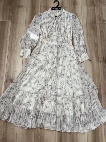 [새상품급] JUSGLITTY 꽃무늬 롱 원피스 긴팔