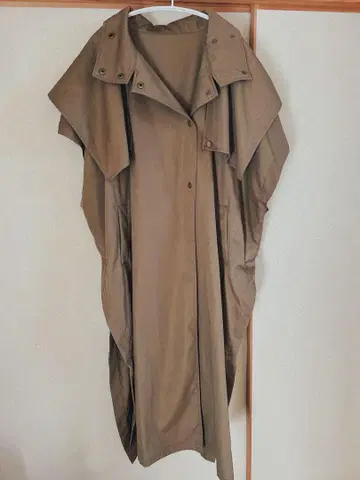 BLATE 민소매 롱 자켓