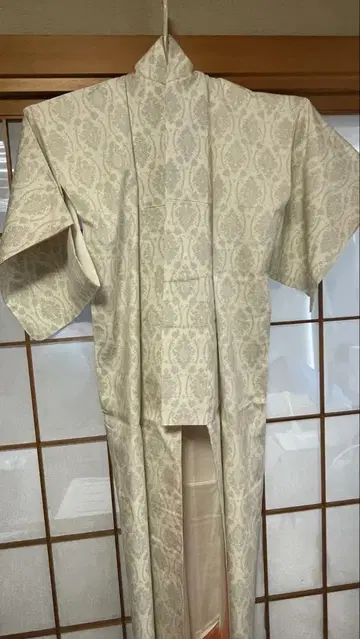 크림색 실크 터치 기모노