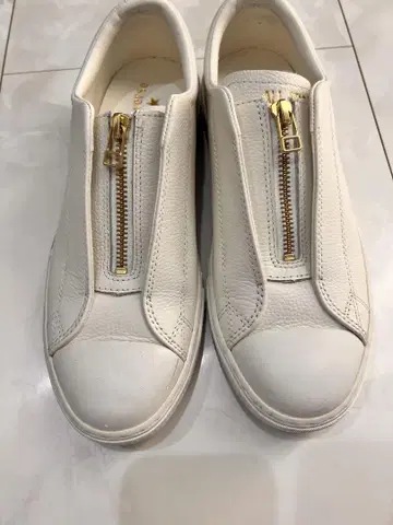 ALL STAR 지퍼 달린 화이트 스니커즈 25cm