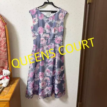 QUEENS COURT 슬리브리스 무릎 기장 원피스
