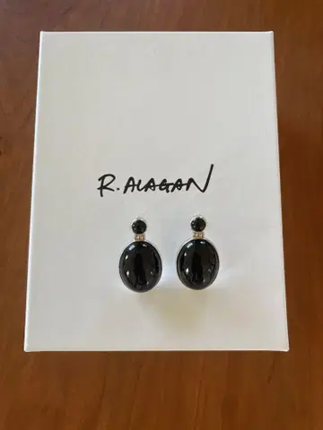 R.ARAGAN 라라간 오닉스 귀걸이