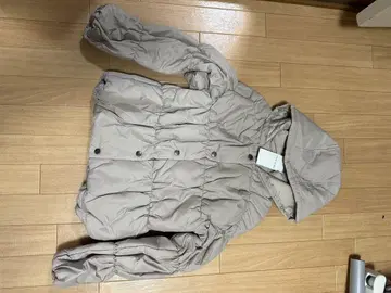 세실 맥비 베이지 후드 부착 다운 자켓