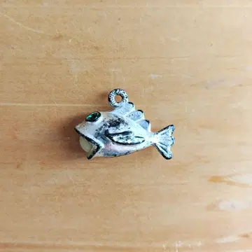 [ 쇼와 레트로 ] 홍콩제 은 도금 화이트 구슬 문 물고기 참