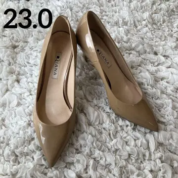 새상품급 다이애나 스틸레토 에나멜 펌프스 베이지 23.0cm