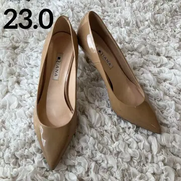 새상품급 다이애나 스틸레토 에나멜 펌프스 베이지 23.0cm