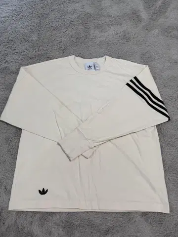 NEUCLASSICS 긴팔 T셔츠 adidas