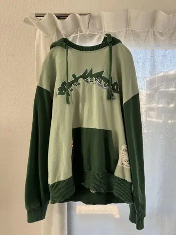계속 한밤중이면 좋을 텐데 Vintage Hoodie (Green)