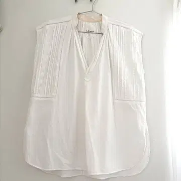 Pheeta 화이트 슬리브리스 셔츠