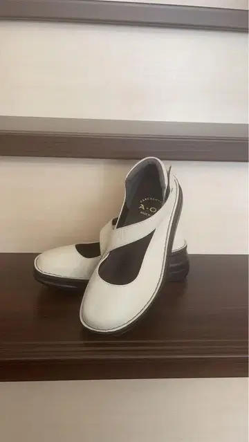 부드러운 스트랩 슈즈 로우힐 펌프스 22.5 EEE