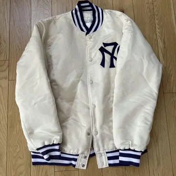 NEXUSVII NY 로고 바시티 자켓 크림색