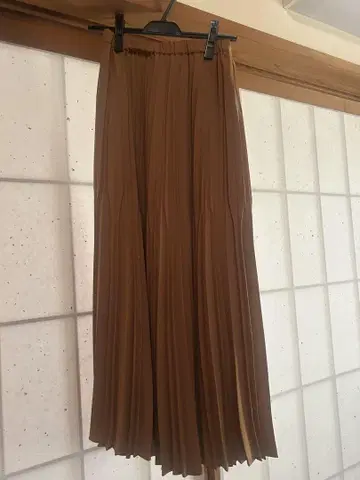 카멜 플리츠 롱 스커트