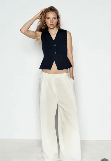 ZARA 골드 버튼 네이비 니트 베스트