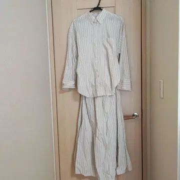 미라 오웬 셋업풍 겹침 맥시 길이 셔츠 원피스 스트라이프