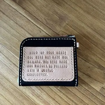 엠보싱 가공 메시지 미니 지갑