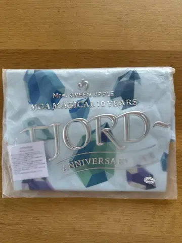 Mrs. Green Apple FJORD 크리스탈 T셔츠 크롭