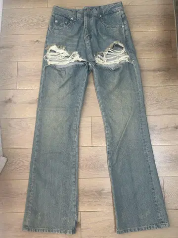 [YCH] DISTRESSED CUT-DETAIL JEAN