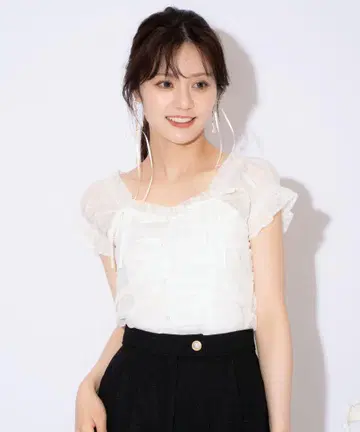 윌 셀렉션 화이트 프릴 리본 상의