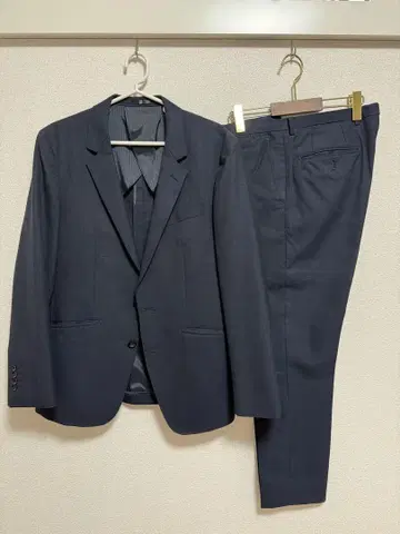 네이비 비즈니스 정장 자켓과 팬츠