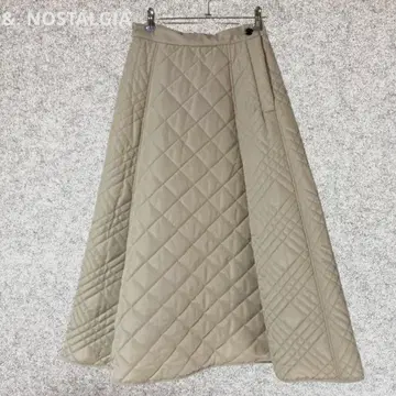 &. NOSTALGIA 베이지 퀼팅 플레어 스커트