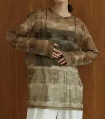 패턴 시어 이너 뉴앙스 패턴이 단맛을 억제한 고급스러운 표정의 시어 탑