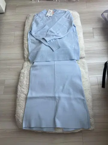 잇츠데모 스웨터 스커트 셋업 블루 겨울 의류