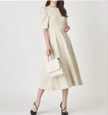 플레어 다이아 넥 파워 숄더 플레어 원피스 로얄 파티