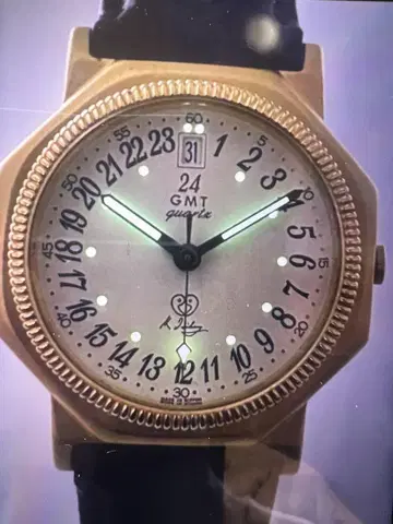 24 GMT 쿼츠 손목시계 골드 계열