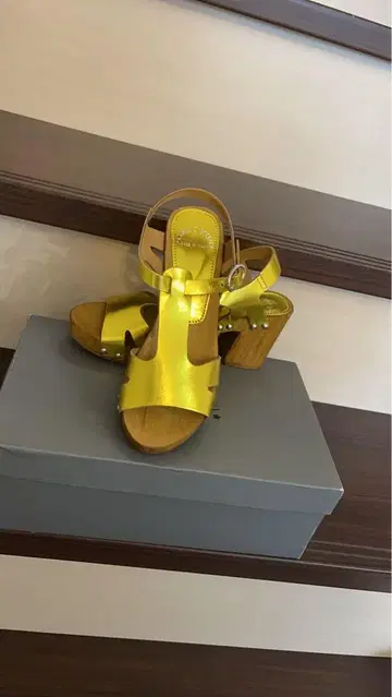 샌들 골드