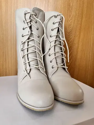화이트 레이스업 롱 부츠