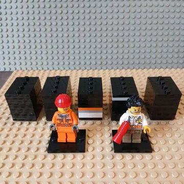 21 LEGO 미니 피규어 2개 포함 받침대 세트