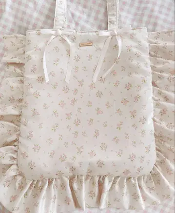Maison de FLEUR 로즈 프린트 프릴 토트백