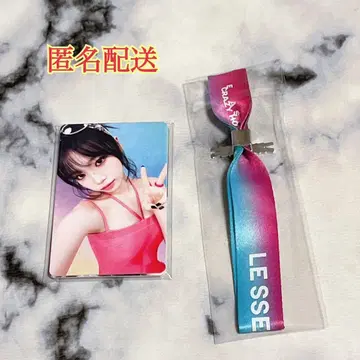 르세라핌 랜덤 팔찌 체크 셔츠 봉입 트레이딩 카드