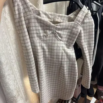 오프숄더 체크 무늬 드레스