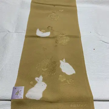 골드 컬러 토끼와 꽃의 오비 장식 천