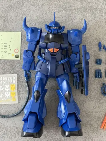건담 프라모델 마스터 그레이드 구프 MS-07B GOUF