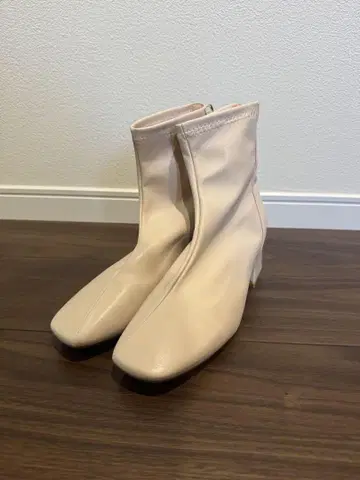 스퀘어 부츠 아이보리