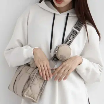 nouer 숄더백 베이지 퀼팅 경량 나일론 2way