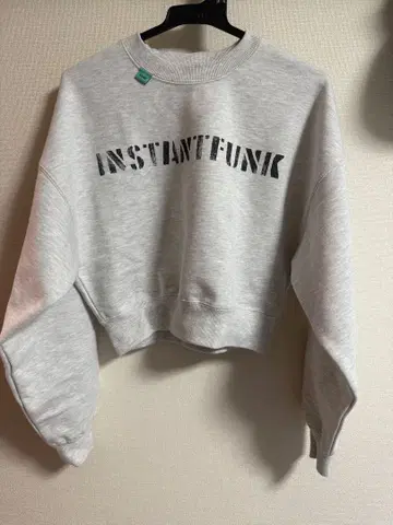 INSTANTFUNK 크롭 맨투맨