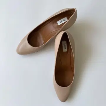 새상품) BALLY 베이지 가죽 펌프스 23cm