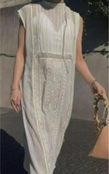 AMERI 아이보리 슬리브리스 상의