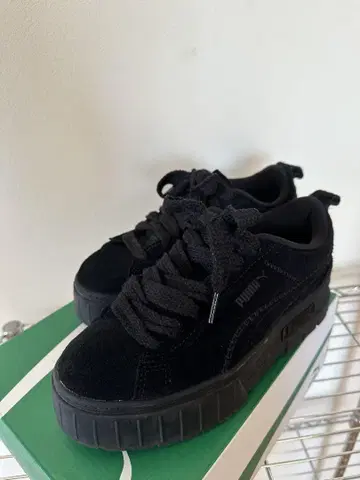 PUMA 스웨이드 블랙